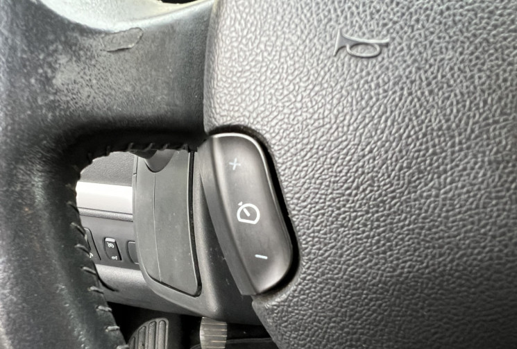 Renault CLIO 3  1.6 i  110 CH