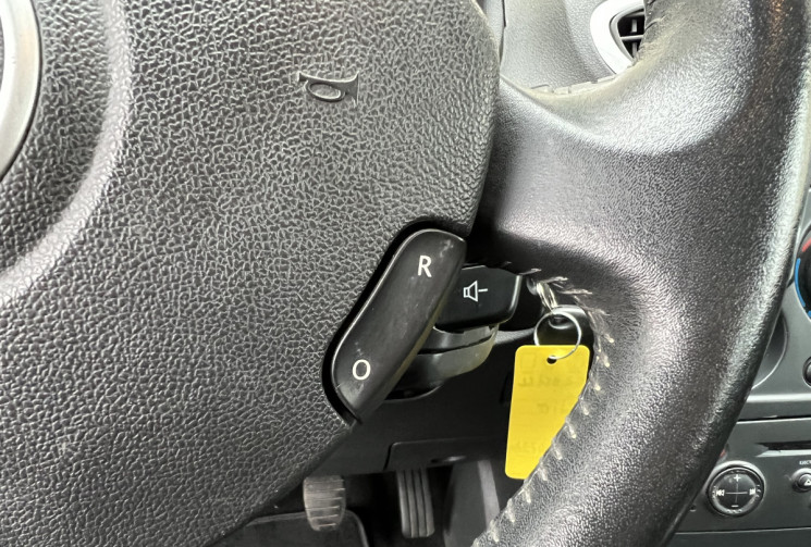 Renault CLIO 3  1.6 i  110 CH