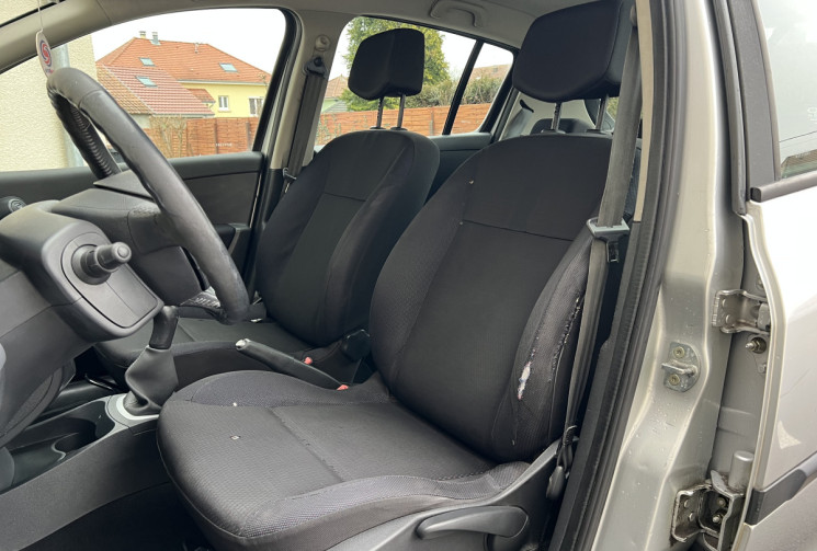 Renault CLIO 3  1.6 i  110 CH