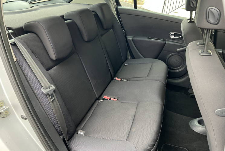 Renault CLIO 3  1.6 i  110 CH