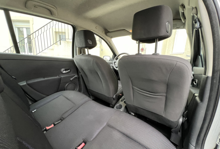 Renault CLIO 3  1.6 i  110 CH