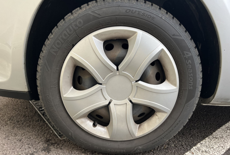 Renault CLIO 3  1.6 i  110 CH