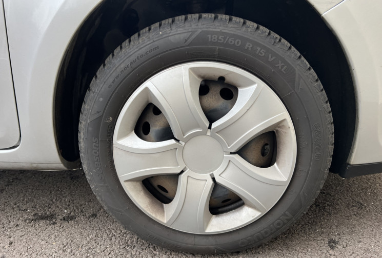 Renault CLIO 3  1.6 i  110 CH