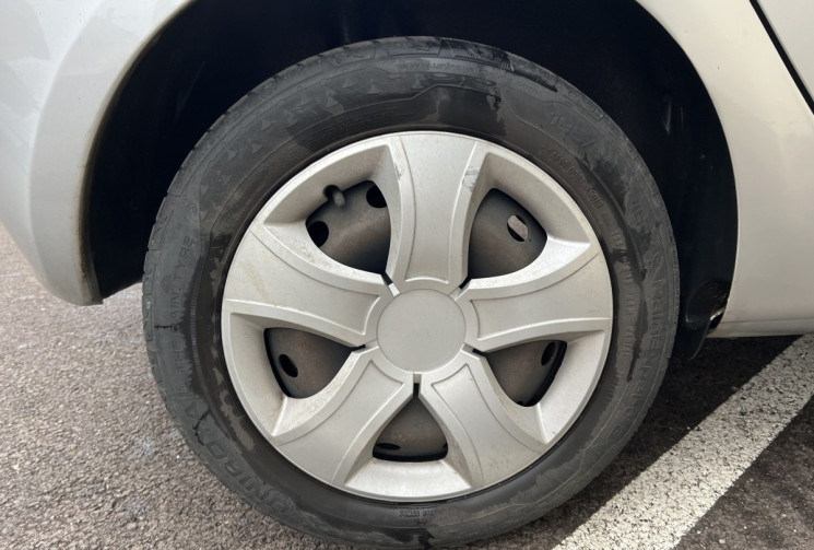 Renault CLIO 3  1.6 i  110 CH