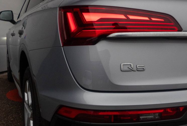 Audi Q5 Sportback 40 TDI Attelage Toit Ouvrant Cam 360 Cuir GARANTIE 2028