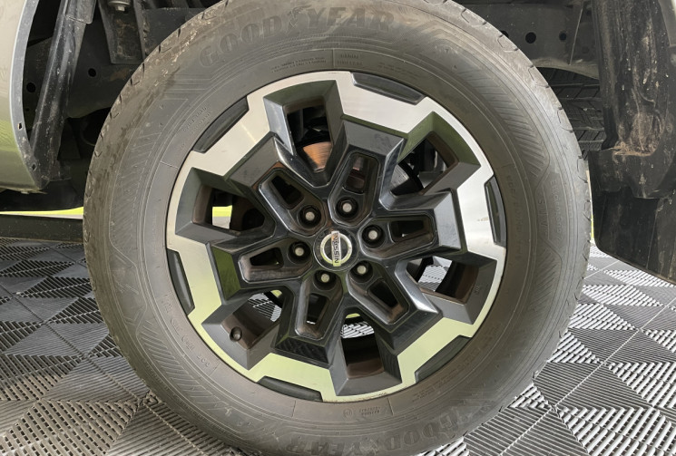 Nissan Navara 2.3 dCi 160 ch King-Cab Tekna 