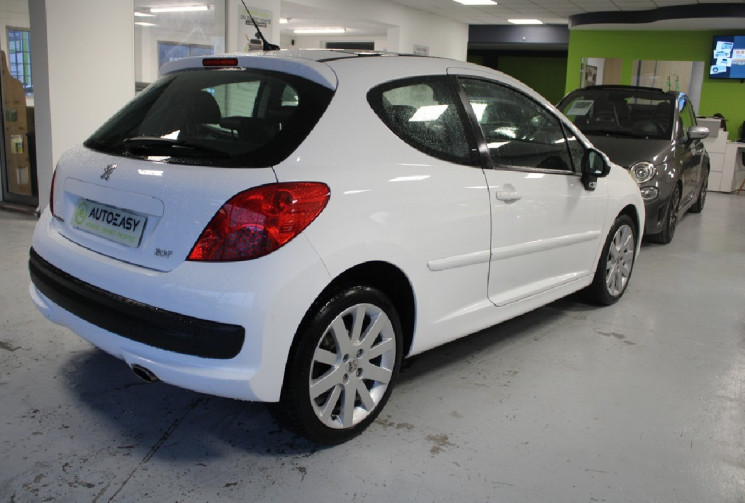 Peugeot 207 1.6 THP 156 toit panoramique 