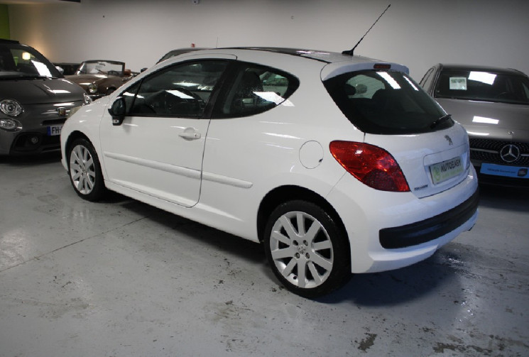 Peugeot 207 1.6 THP 156 toit panoramique 