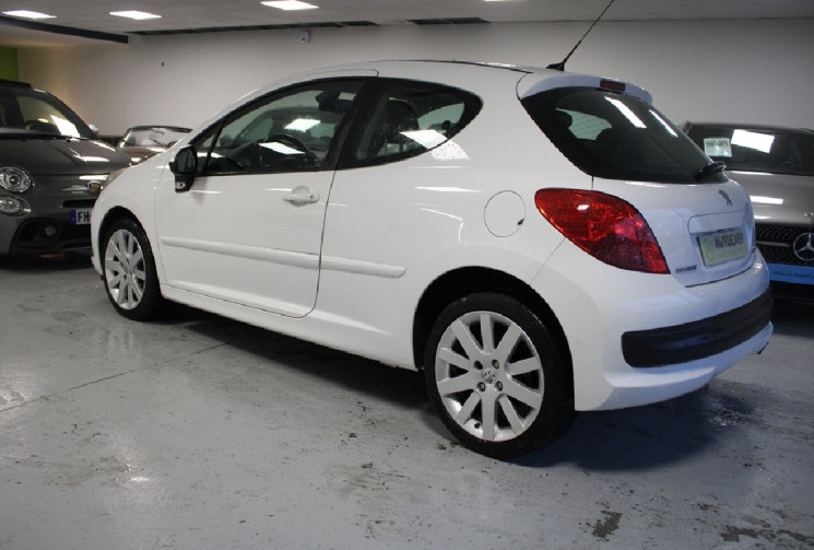 Peugeot 207 1.6 THP 156 toit panoramique 