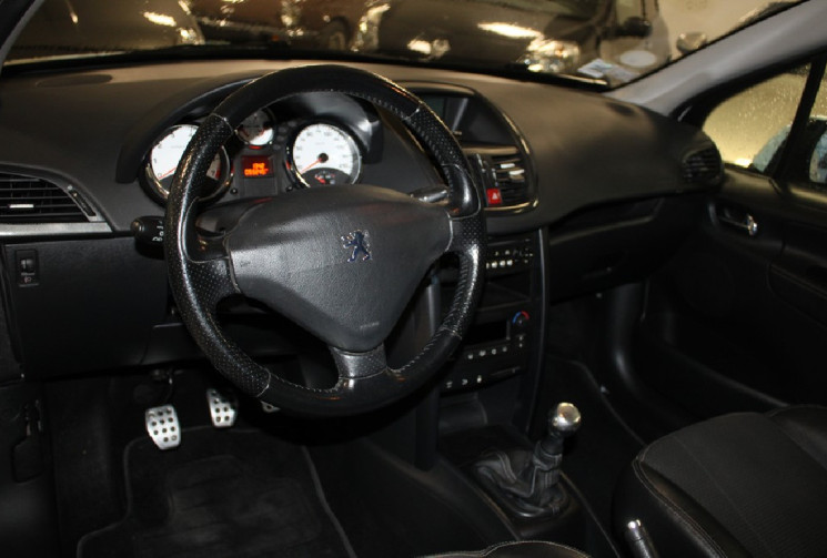 Peugeot 207 1.6 THP 156 toit panoramique 