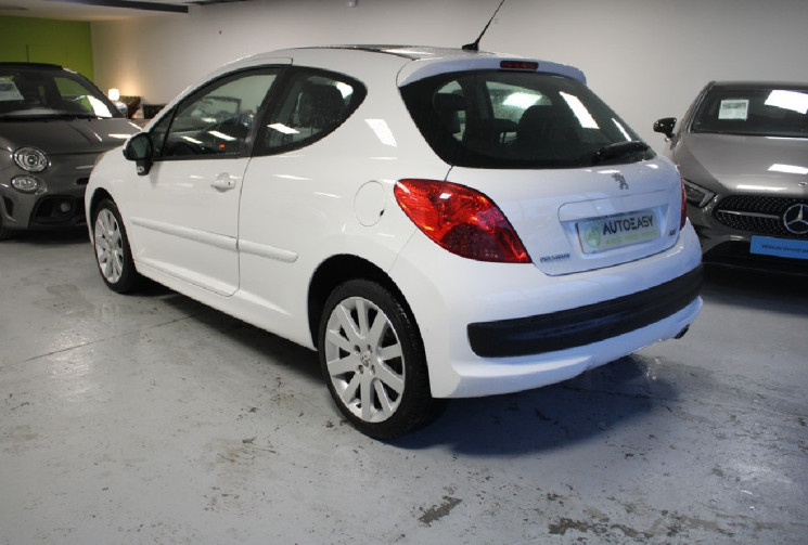 Peugeot 207 1.6 THP 156 toit panoramique 