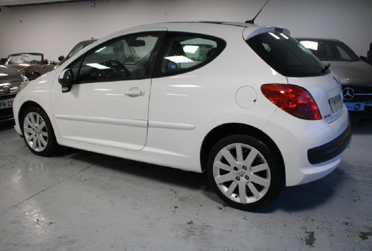 Peugeot 207 1.6 THP 156 toit panoramique 