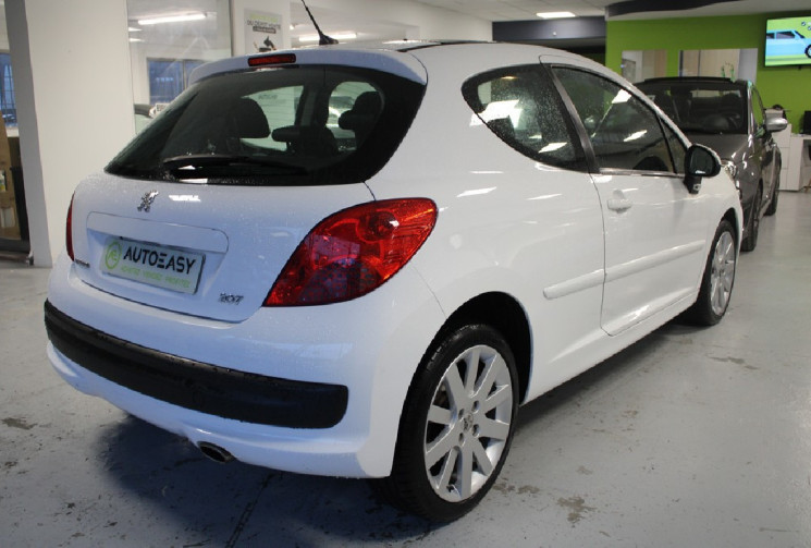 Peugeot 207 1.6 THP 156 toit panoramique 