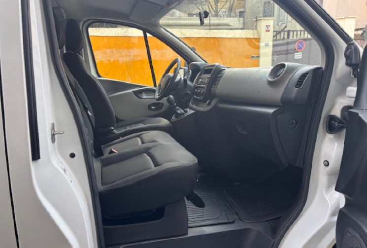 Renault TRAFIC III Combi L1 1.6dCi 125 cv 9 places origine France 2eme main / RADAR / BLUETOOTH 