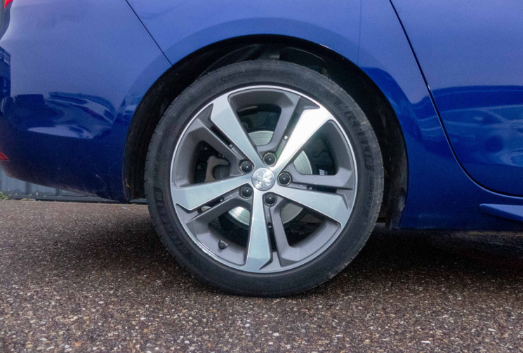 Peugeot 308 SW 1.5 BlueHDI 130 GT-Line Attelage Toit Pano Cam Angles mort Sièges chauffants Massants