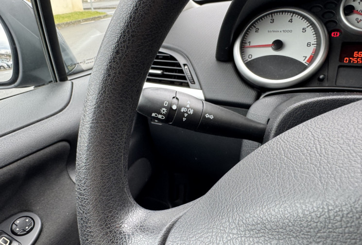 Peugeot 207 1.4 95ch URBAN MOVE
