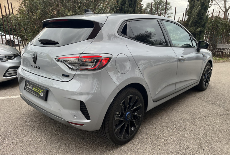 Renault CLIO V 1.6 E-Tech 145ch full hybrid esprit Alpine / Bose / Extension Garantie Mars 2027