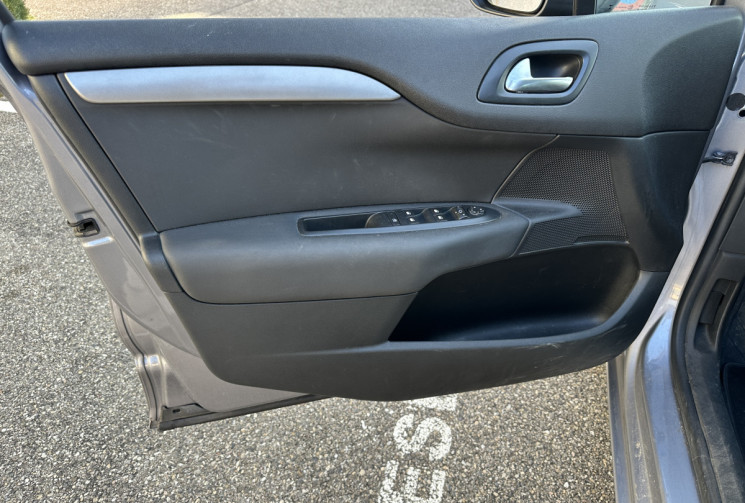 Citroën C4 PureTech 130ch Millenium EAT6 / Entretien 100% Citroen  / Courroie neuve