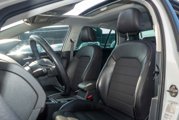 Volkswagen Golf  VII 1.4 TSI 150 DSG Carat toit ouvrant LED entretien 100% VW