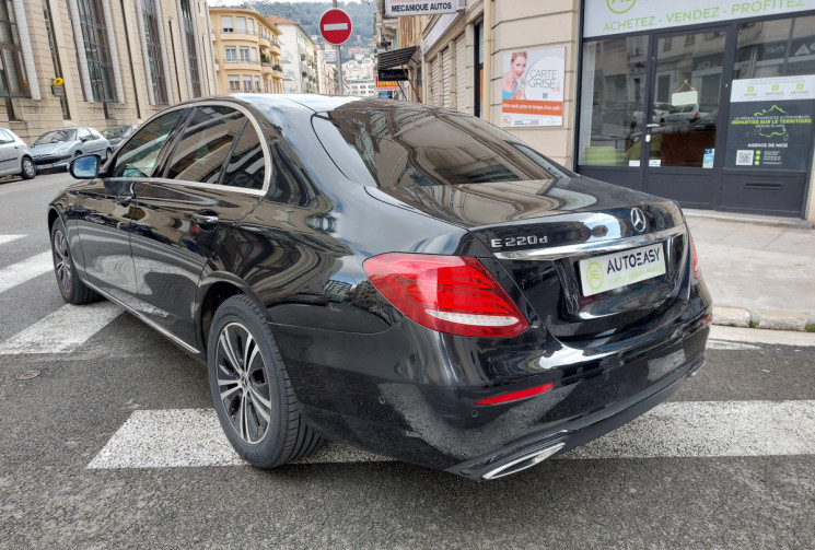 Mercedes CLASSE E 220 D 197 CH AVANTGARDE LINE 9G TRONIC  TOIT OUVRANT CAMERA 360°