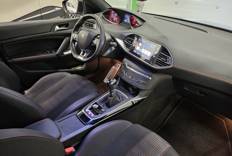 Peugeot 308  gt line130 cv / carplay / entretien peugeot