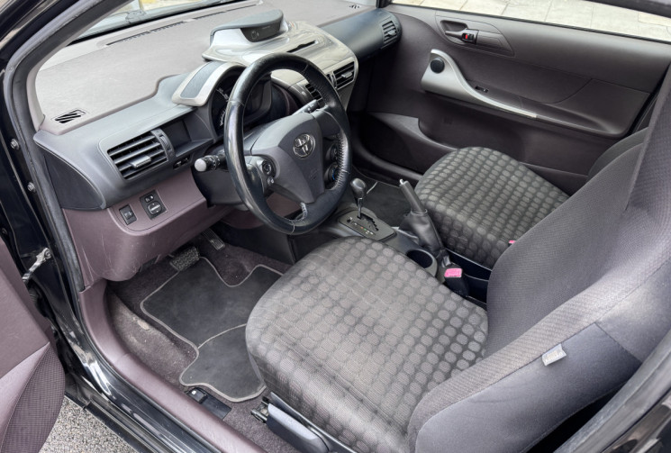 Toyota IQ 1.0 VVTI 68 CH BOITE AUTO 4 PLACES