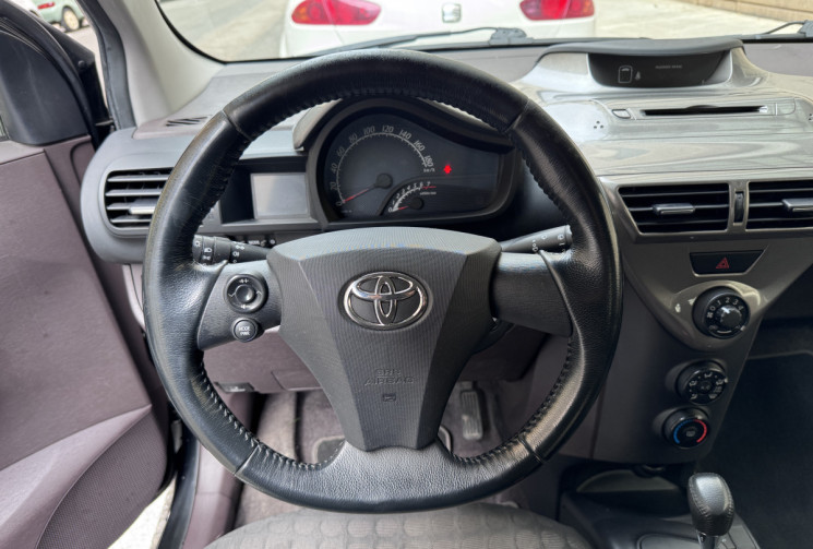 Toyota IQ 1.0 VVTI 68 CH BOITE AUTO 4 PLACES