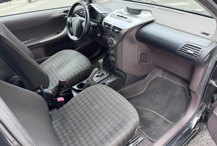 Toyota IQ 1.0 VVTI 68 CH BOITE AUTO 4 PLACES