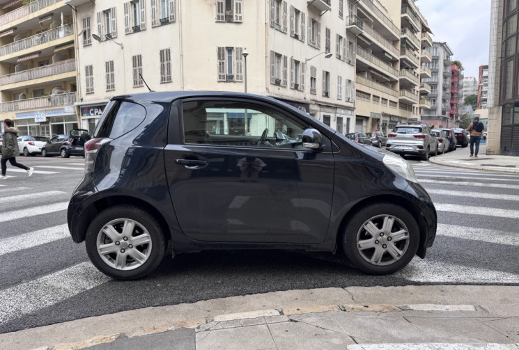 Toyota IQ 1.0 VVTI 68 CH BOITE AUTO 4 PLACES