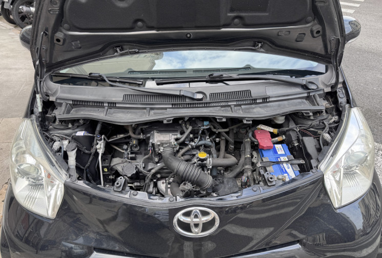 Toyota IQ 1.0 VVTI 68 CH BOITE AUTO 4 PLACES