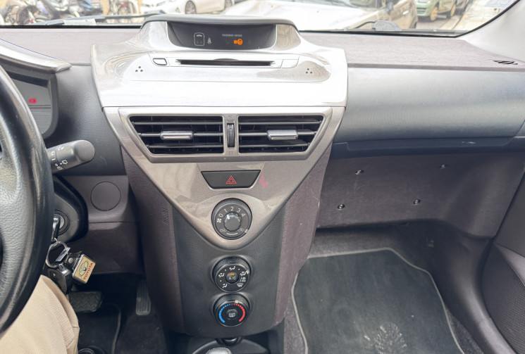 Toyota IQ 1.0 VVTI 68 CH BOITE AUTO 4 PLACES