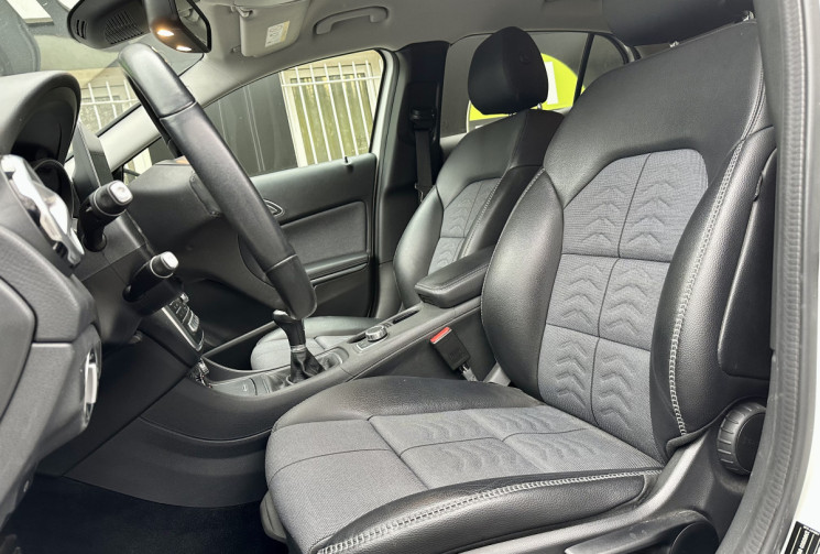 Mercedes GLA 200 1.6i 156 INSPIRATION + OPTIONS * ENTRETIEN FULL MERCEDES * CT OK * GARANTIE 6 MOIS