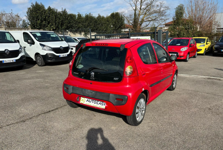 Peugeot 107 1.0 Trendy 68 ch / Boite auto / Clim