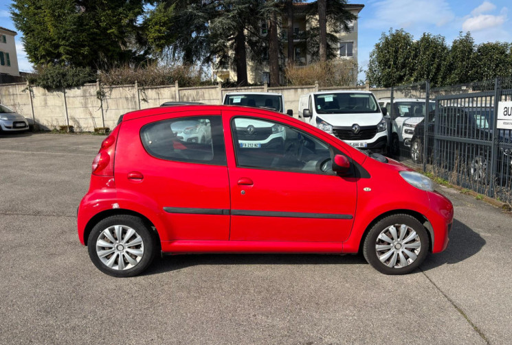 Peugeot 107 1.0 Trendy 68 ch / Boite auto / Clim
