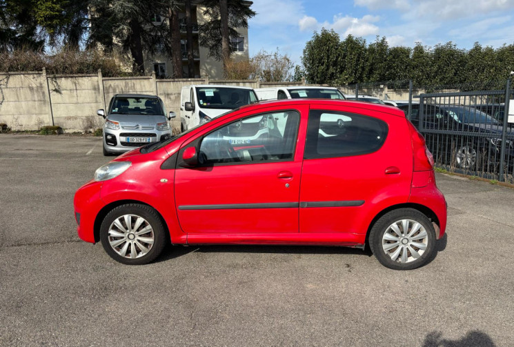 Peugeot 107 1.0 Trendy 68 ch / Boite auto / Clim