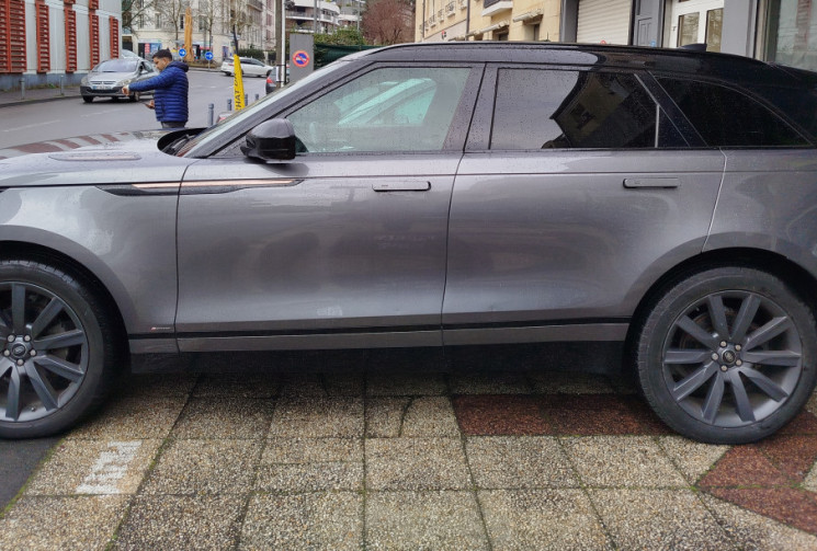 Land-Rover RANGE ROVER VELAR R-DYNAMIC D240 2.0 SD4  4WD 240 ch / TOIT OUVRANT 