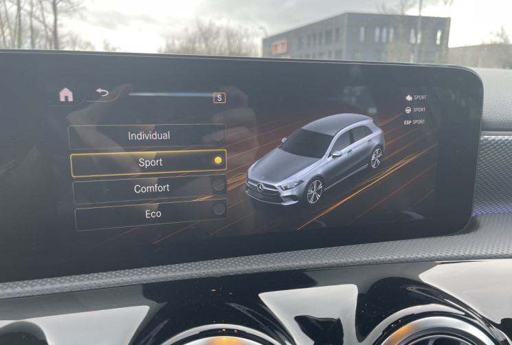 Mercedes Classe A 180d 116cv * Toit Ouvrant * Carplay * Caméra * Led d'ambiance * Sièges Chauffants