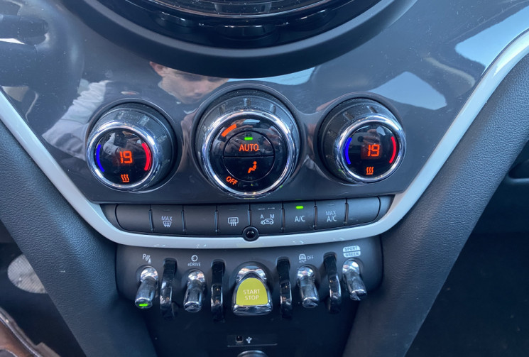 Mini Countryman 3 (F60) SE 1.5 i 224 CV ALL4 Steptronic6 136 CV + 84 CV BVA EDITION CHILI 2
