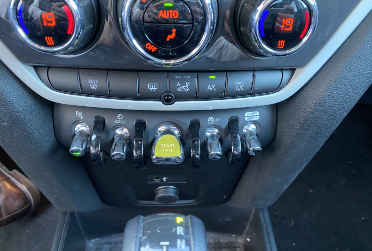 Mini Countryman 3 (F60) SE 1.5 i 224 CV ALL4 Steptronic6 136 CV + 84 CV BVA EDITION CHILI 2