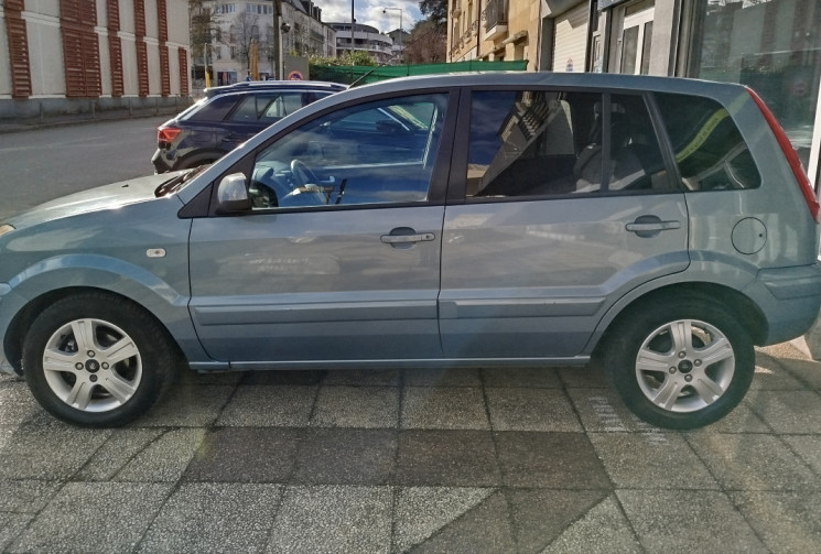 Ford FUSION 1.6 TDCi  90 ch 