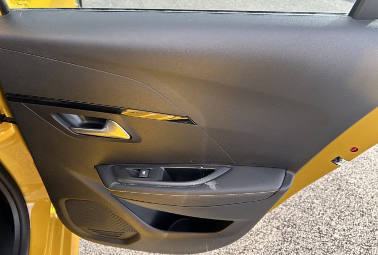 Peugeot 208 E Roadtrip  50 Kwh 136 cv