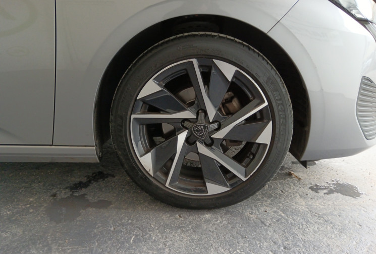 Peugeot 308 III 130 cv 1.2 PT ALLURE PACK DRIVE ASSIST PLUS GARANTIE 6 MOIS 