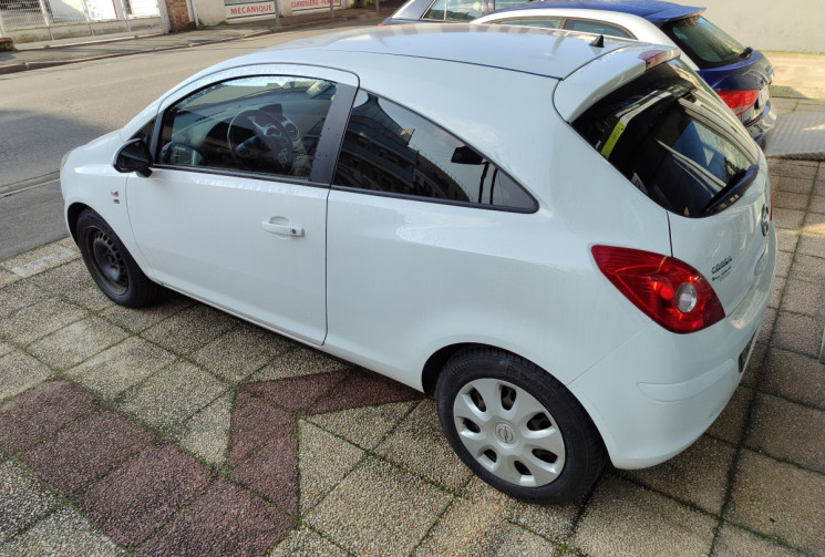Opel Corsa D 3 portes Phase 2 1.0 i 65 cv