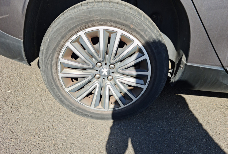 Peugeot 2008 1.6 hdi 100 CH RADAR AR / GPS