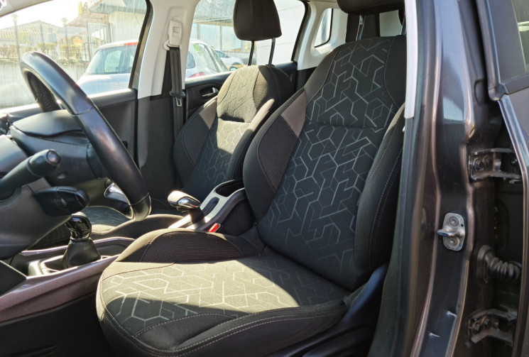 Peugeot 2008 1.6 hdi 100 CH RADAR AR / GPS