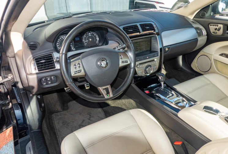 Jaguar XKR 4.2 v8 coupé 416 cv