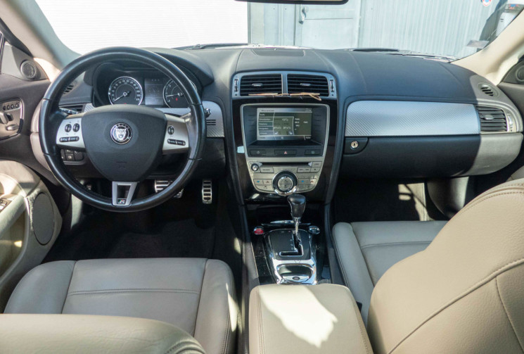 Jaguar XKR 4.2 v8 coupé 416 cv