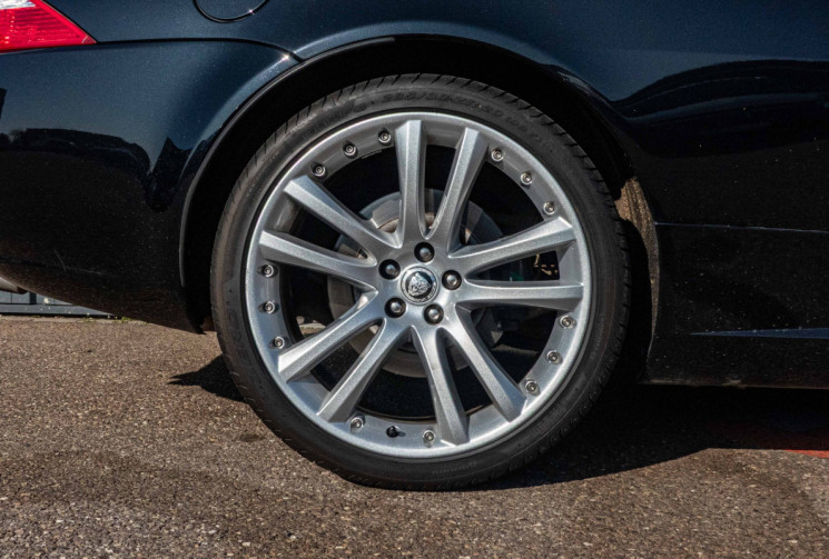 Jaguar XKR 4.2 v8 coupé 416 cv