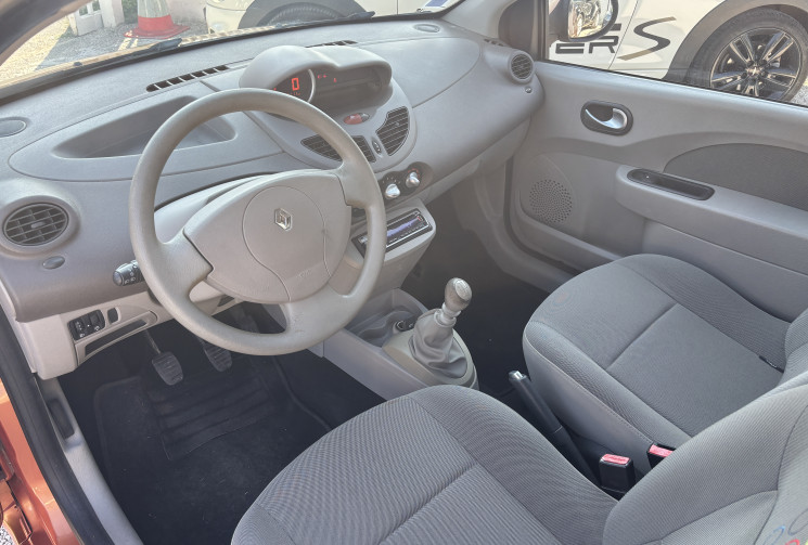 Renault Twingo II 1.2 LEV 16V 75CH AUTHENTIQUE * DISTRIBUTION NEUVE * 1ere MAIN 