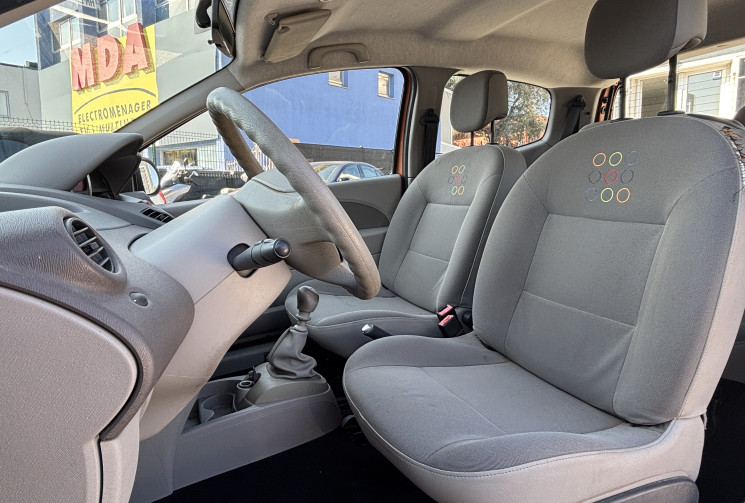 Renault Twingo II 1.2 LEV 16V 75CH AUTHENTIQUE * DISTRIBUTION NEUVE * 1ere MAIN 